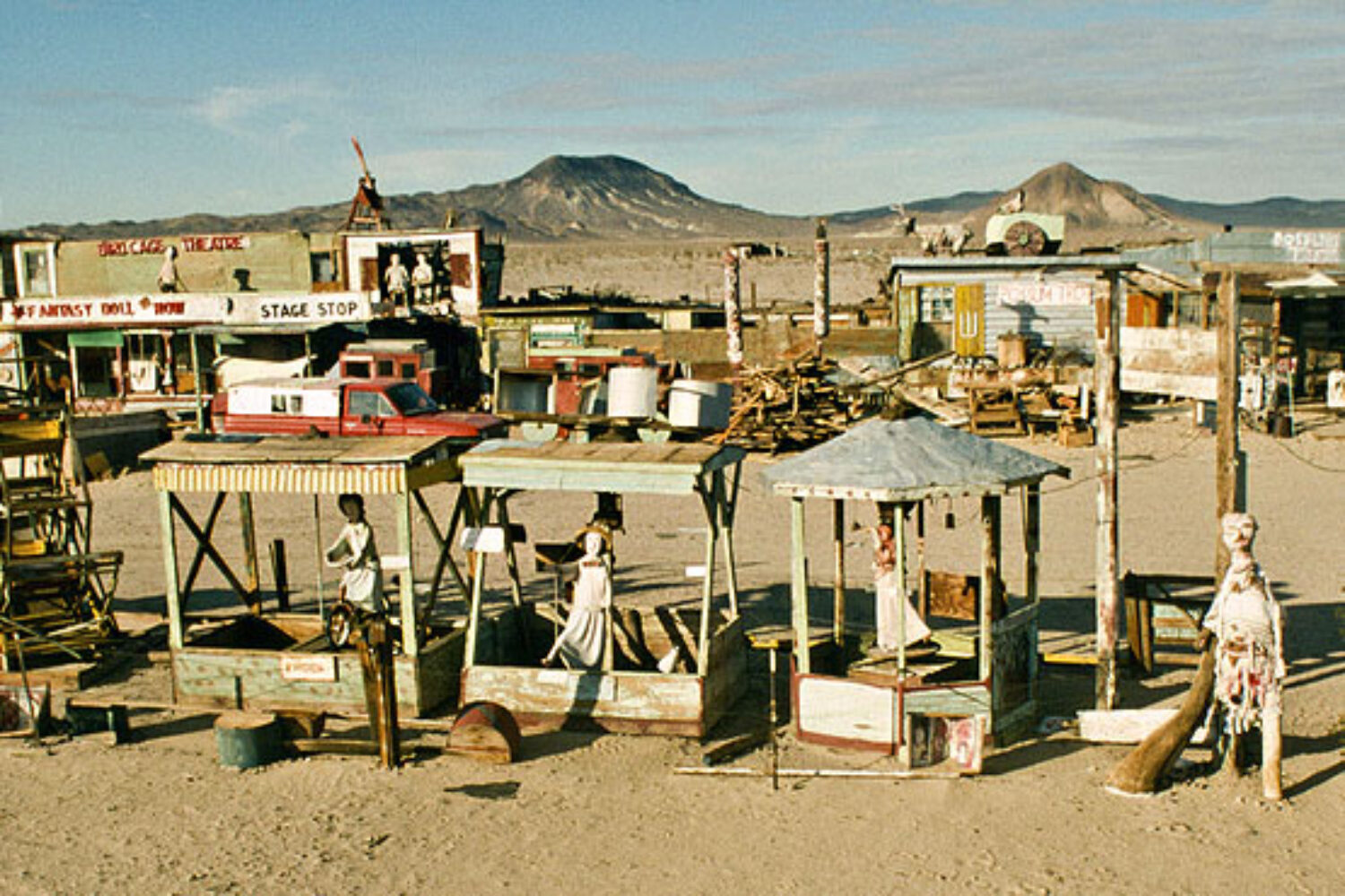 Possum Trot, Yermo, CA. Photo: Seymour Rosen. ©﻿SPACES 